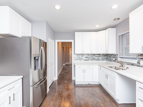 2nd image of 6758 N Artesian Ave #A