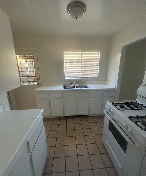 363 W Sepulveda St — Photo 3