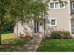 47 Oak Ridge Dr #47, Windsor Locks, CT 06096