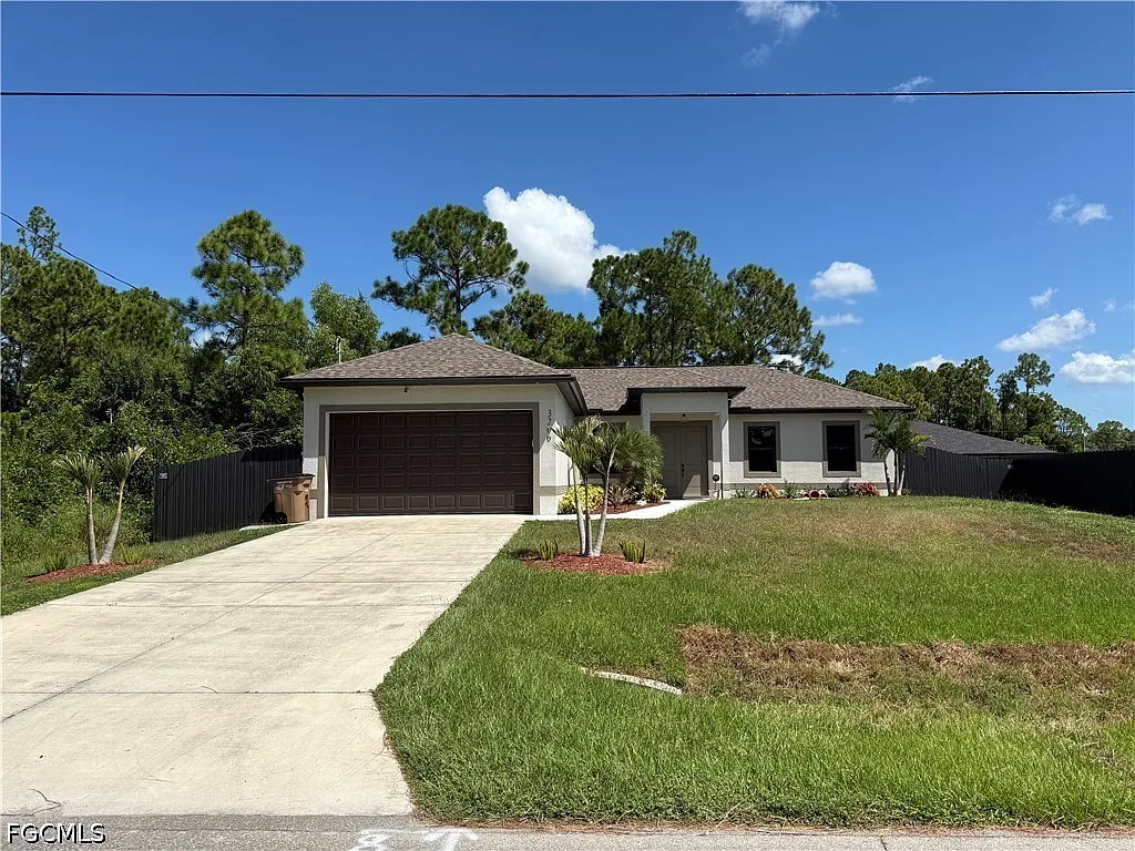 3 bed, 2.0 bath, 1601 sqft, $2,400 — Photo 2