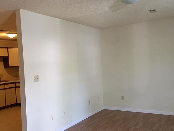 4th image of 138 Clover Valley Cir