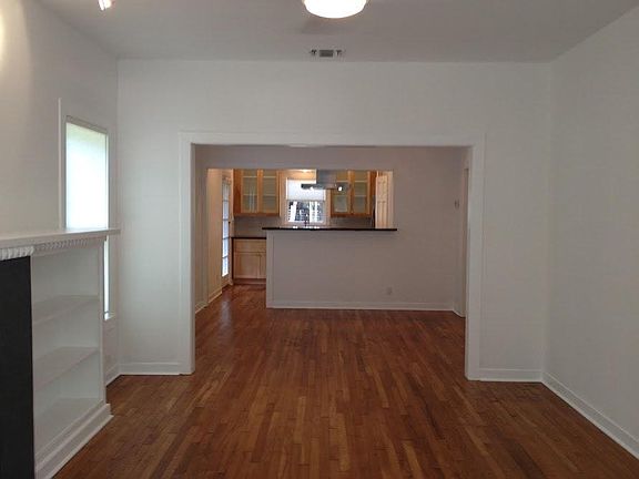 2nd image of 833 E Magnolia Ave