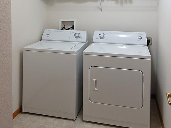 Full size washer/dryer in each unit