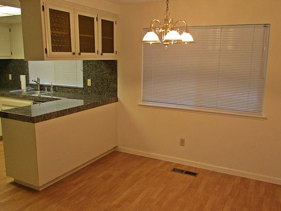 5th image of 4274 Goldenhill Dr