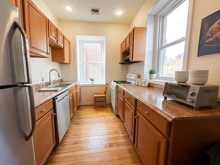 11 Vancouver St #2 — Photo 6