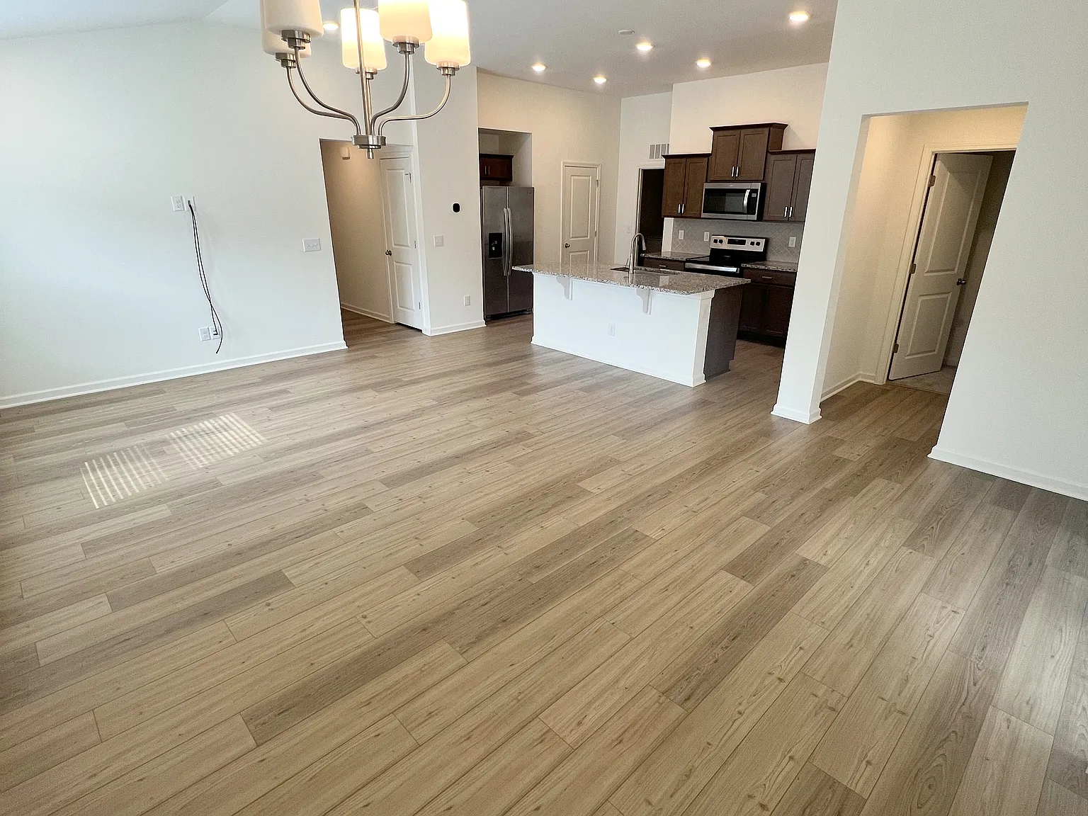 3 bed, $1,900 — Photo 4