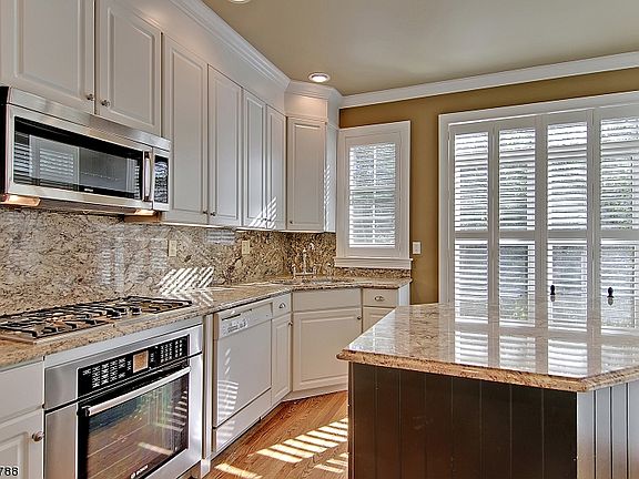 5th image of 52 Loft Dr