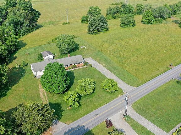 4th image of 523 Peterson Ln