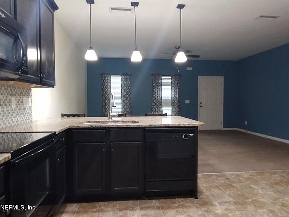 4th image of 2742 Hollybrook Ln