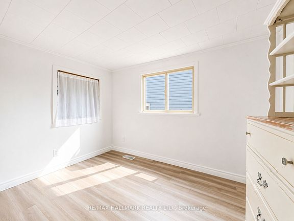2nd image of 1053 Elm Rd