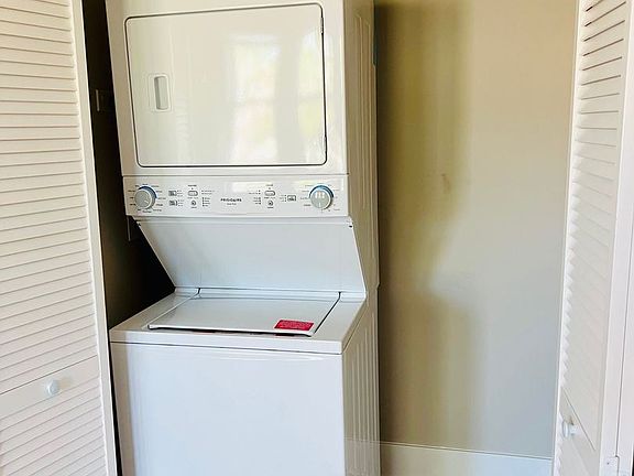5th image of 3249 S Karlov Ave