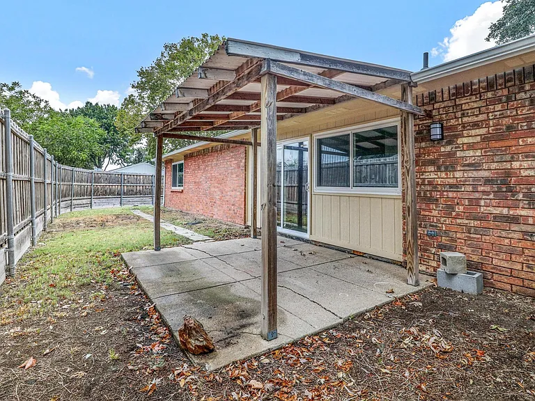 4904 Watkins Dr — Photo 13