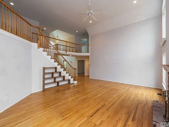 4th image of 8 Davis Ct