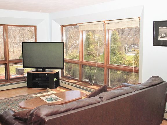 5th image of 5574 Woodland Dr