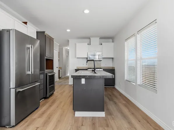 48 Cedarwood Ln, Bakersfield, CA 93308