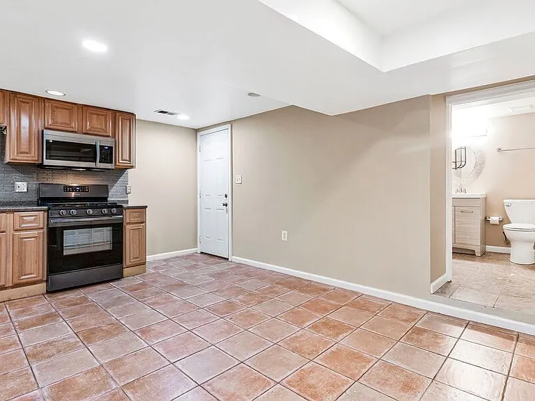 4703 Georgia Ave NW #B — Photo 17