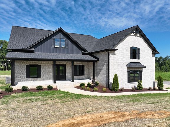 5th image of 557 Fairfield Rd