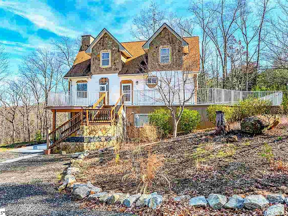 1st image of 215 Ponder Ln