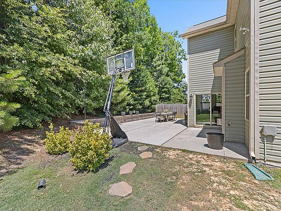 4th image of 95 Beacon Way