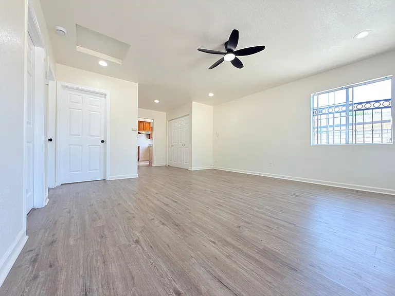 8409 Columbus Ave — Photo 8