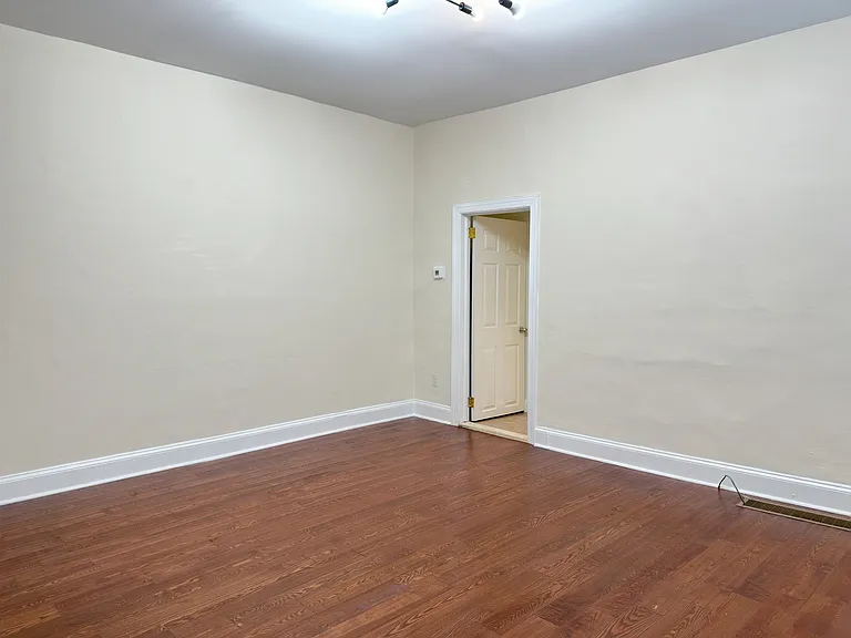2528 Poplar St #1 — Photo 13