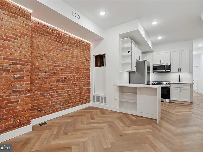 1438 Tasker St #1 — Photo 4