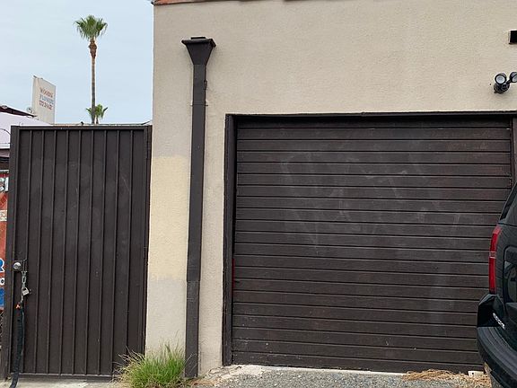 Enter through Door on the left. Garage Parking not included.