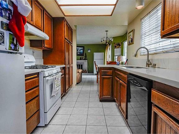 5th image of 1977 El Cajon Cir