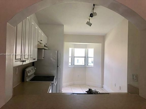 5th image of 945 NE 33rd Ter Unit 203
