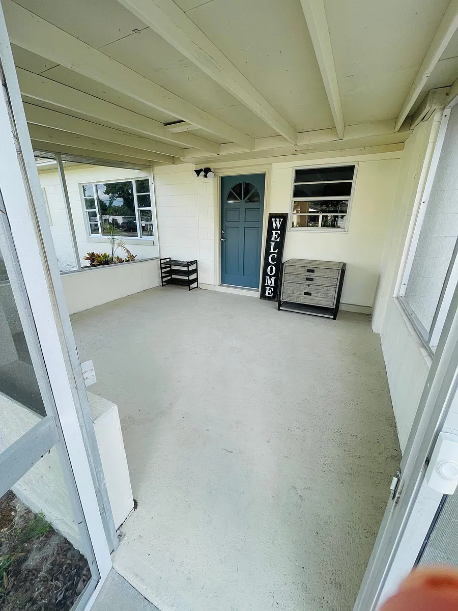 Building Photo - 44 N Linden Dr