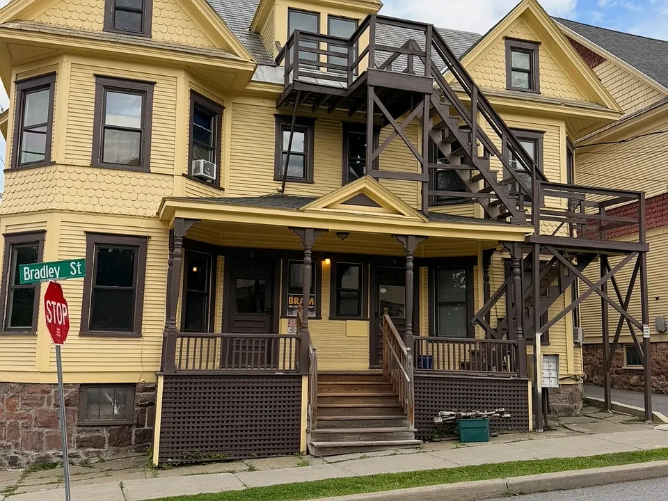 4 Bradley St #1