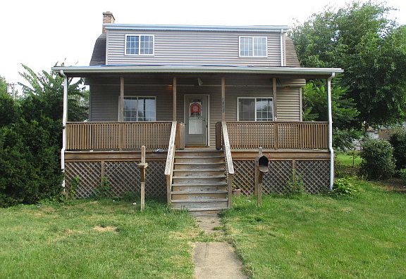 2nd image of 2824 W 102nd St