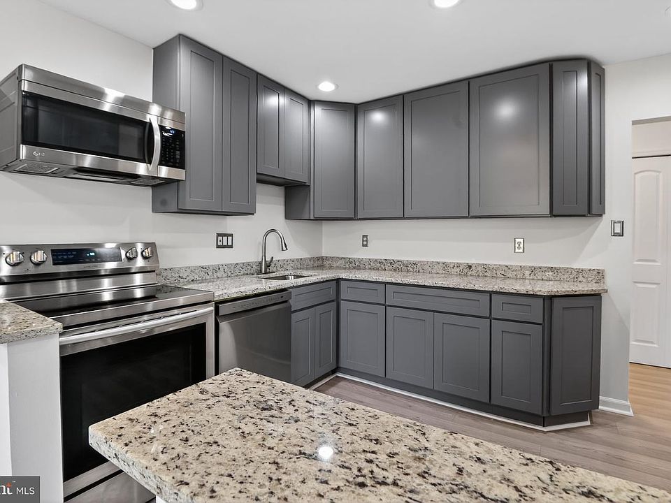 1st image of 9702 Kingsbridge Dr APT 302