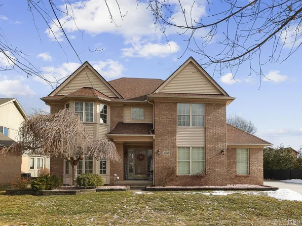 48548 Fairmont Dr, Macomb, MI 48044