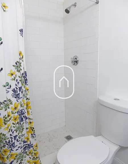 35 Cunard St #1 — Photo 2