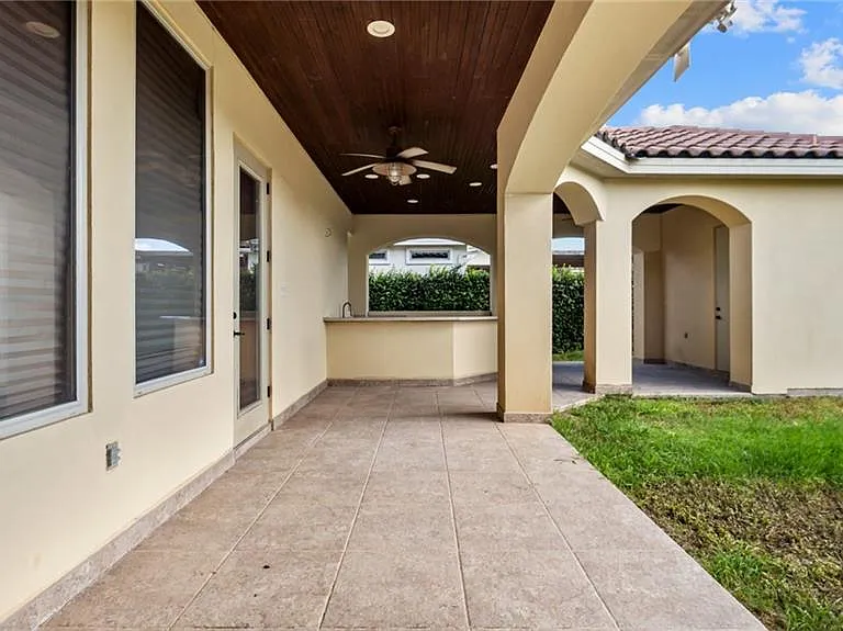 3002 Santa Monica St — Photo 35