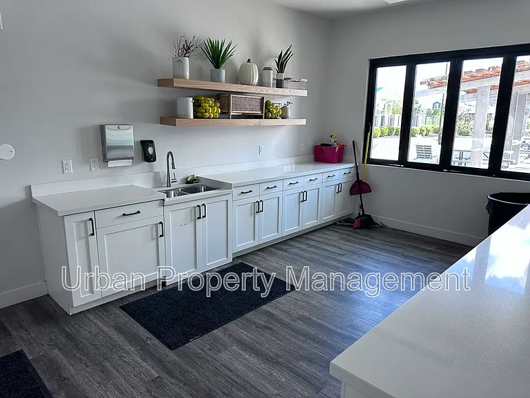 652 N 130 E — Photo 20