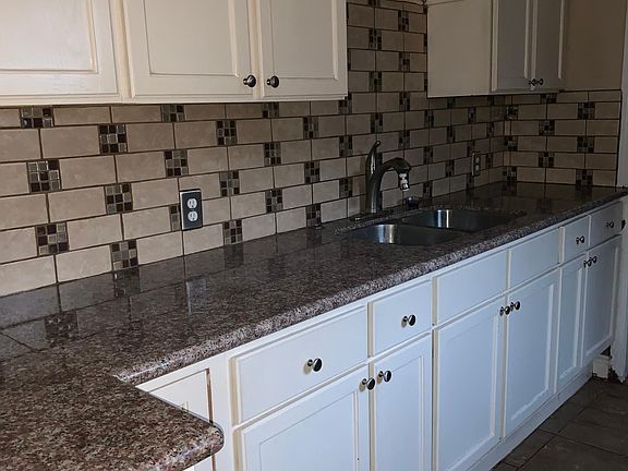 Kitchen cabinets, granite countertops