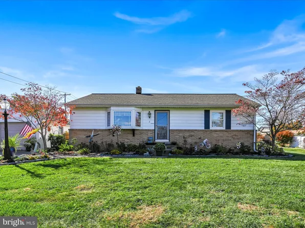 2 Dennis Dr, Willow Street, PA 17584