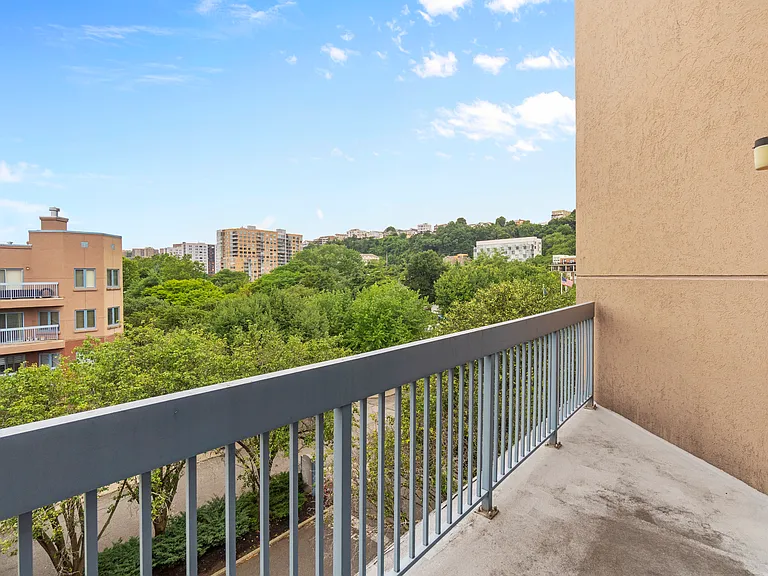 518 Ellery Ct #518 — Photo 32