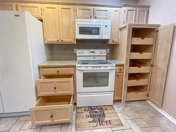 5th image of 6820 NW 131st St