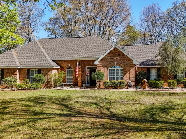 825 Fairwood Dr, Prattville, AL 36067