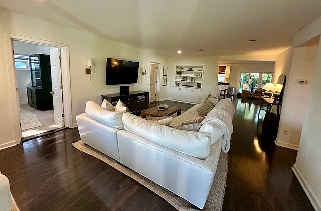 3923 W Bay Court Ave — Photo 2