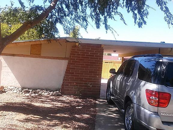2nd image of 3218 W Port Royale Ln
