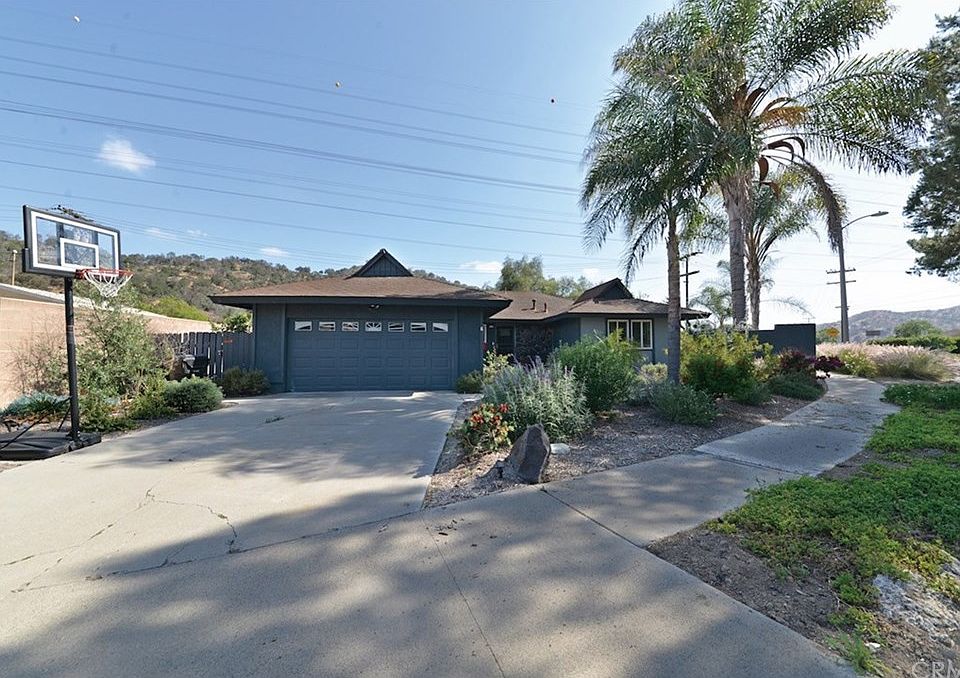 2nd image of 3854 Castle Rock Rd