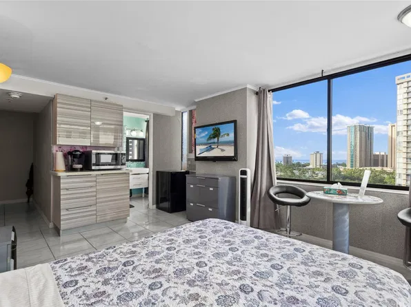 444 Niu St APT 1503, Honolulu, HI 96815