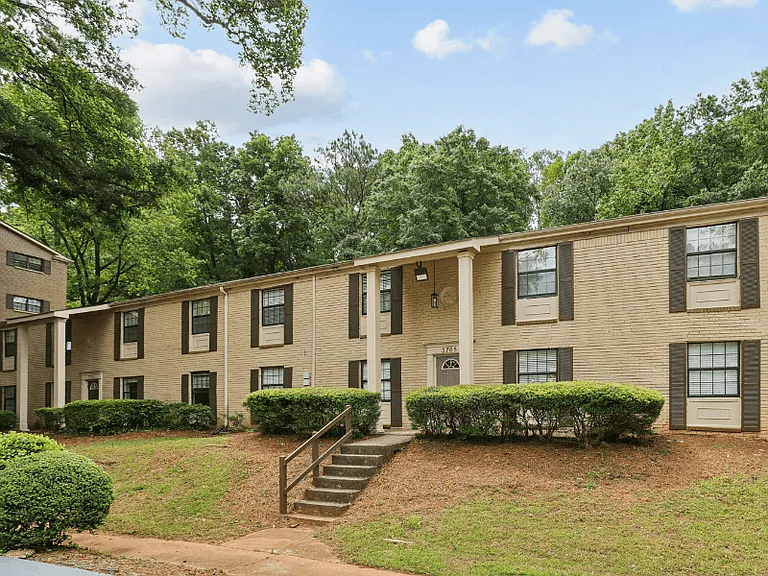Brentwood Apartments — Photo 49