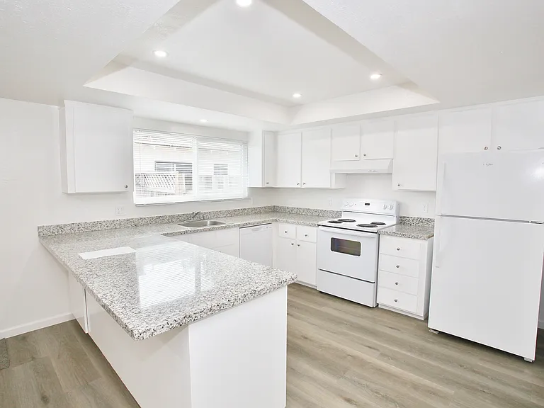 20310 Concord Ave — Photo 4