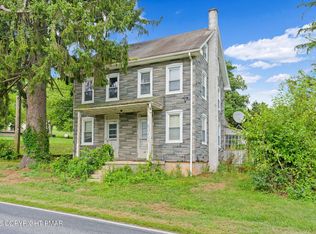 395 Holtzman Rd, Reinholds, PA 17569
