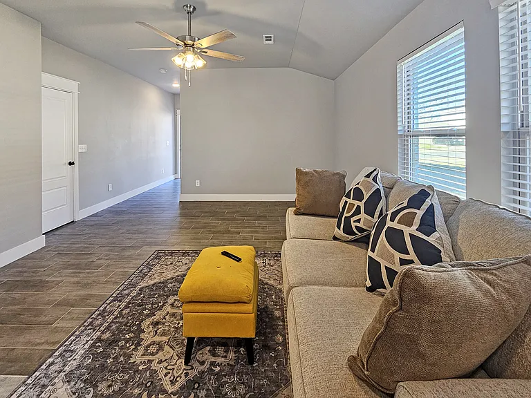 2091 Bluebonnet Ln — Photo 7